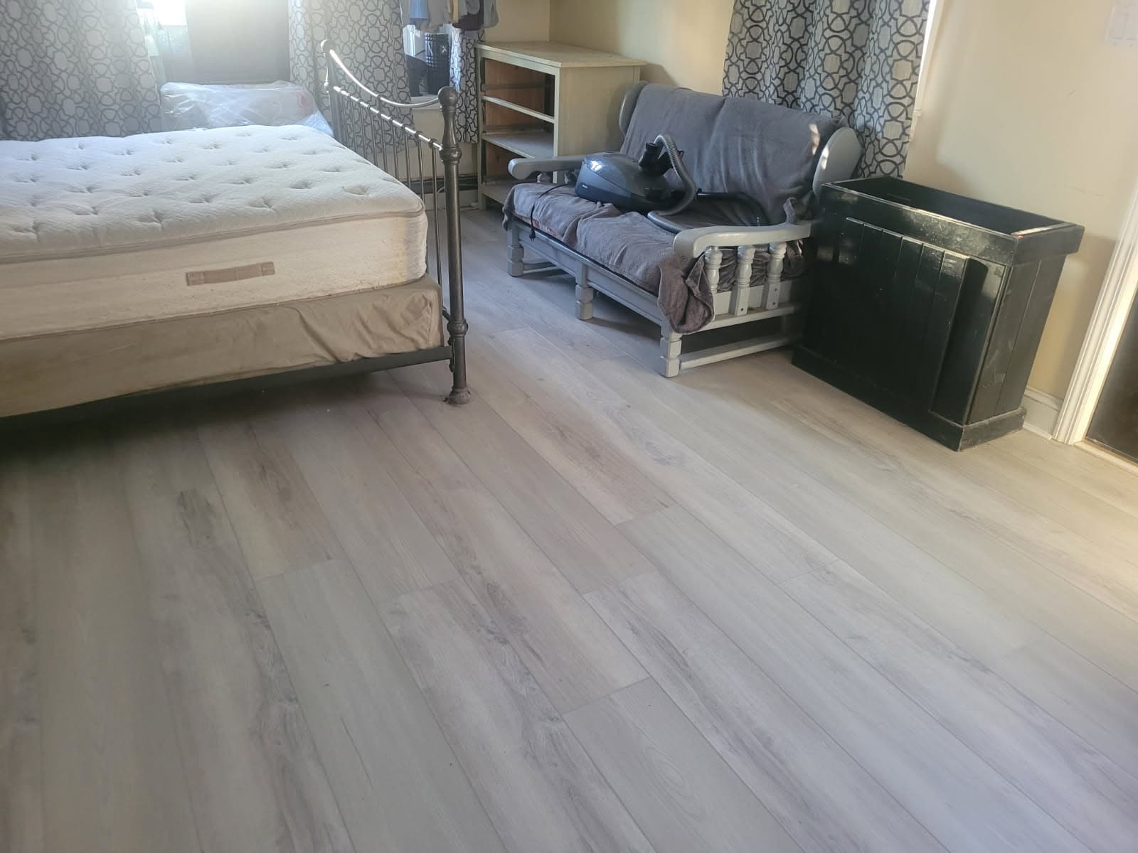 Whitewashed plank, bedroom